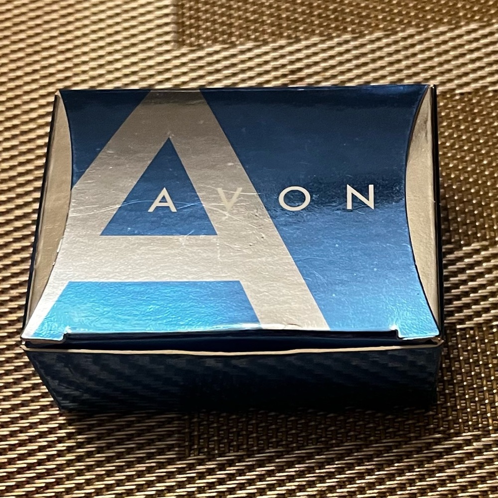 New In Box. 2005 Avon Silver Anchor
Necklace With 28" Chain